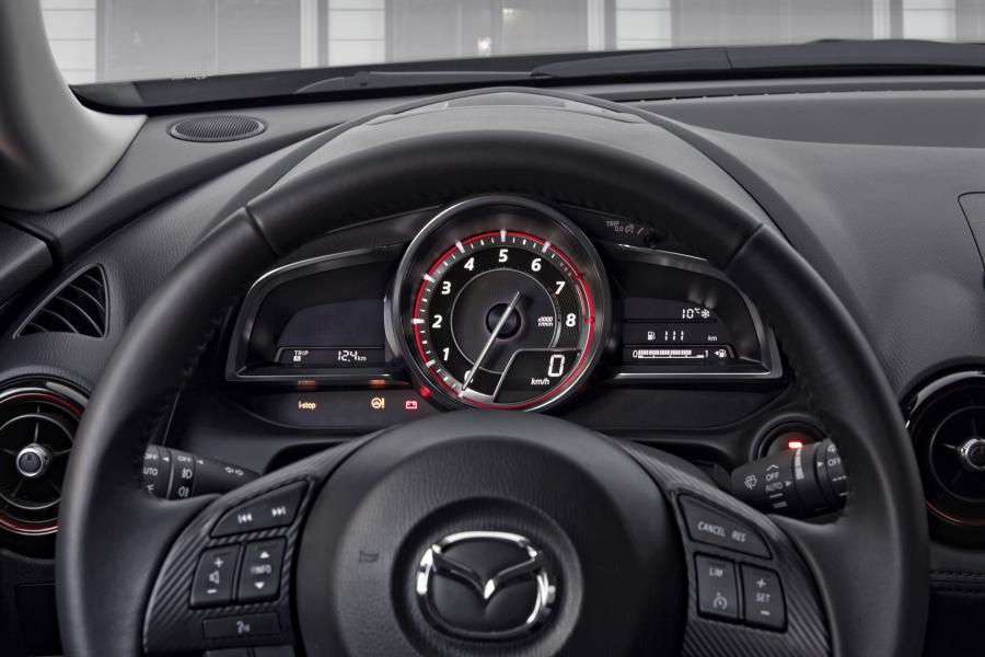 Панель приборов Mazda CX-3 2015 года  (фото 34 из 45)
